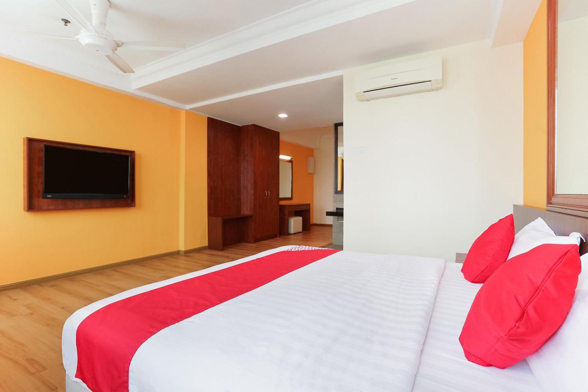 Collection O Hotel Super Cowboy Malacca Exterior photo